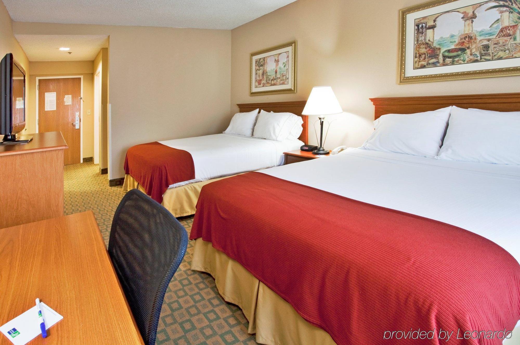 Holiday Inn Express & Suites Tavares By Ihg Room photo