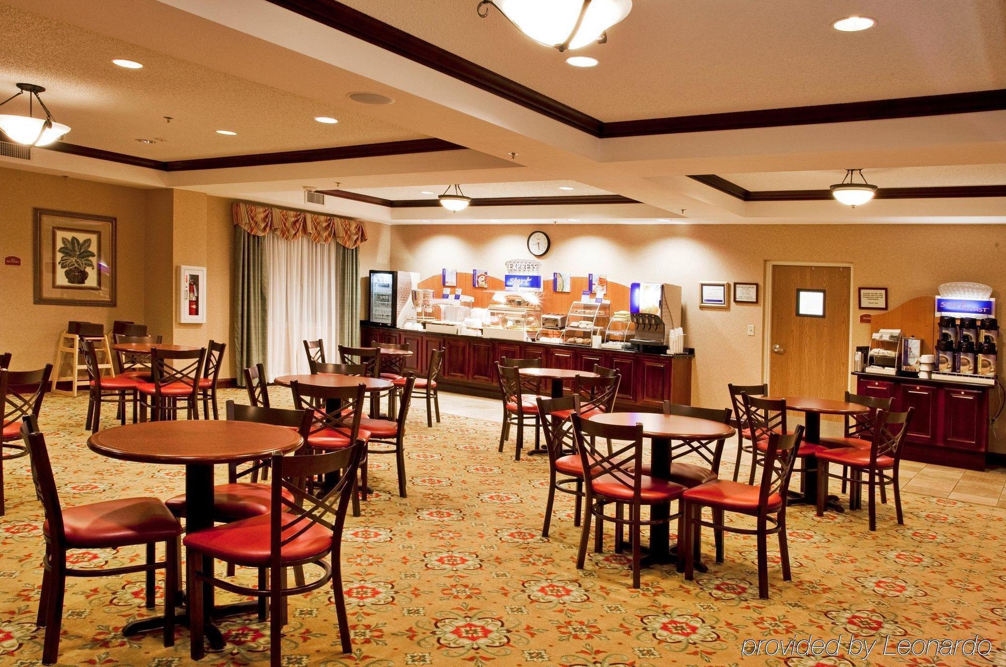 Holiday Inn Express & Suites Tavares By Ihg Restaurant photo